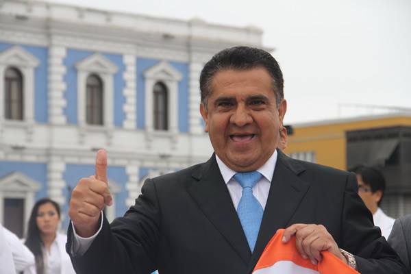 Manuel Llempén cambia su discurso y elogia a Gloria Montenegro