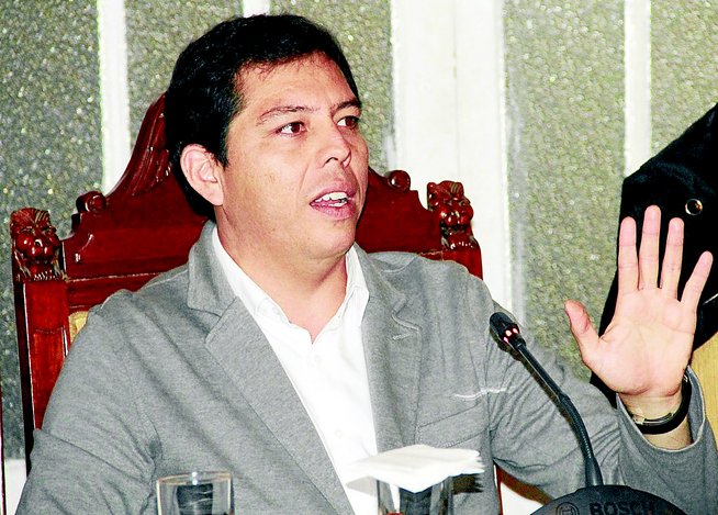 Evaluarán vacancia de regidor Manuel Montoya en setiembre