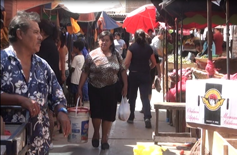 Denuncian a alcalde de Víctor Larco por no erradicar ambulantes