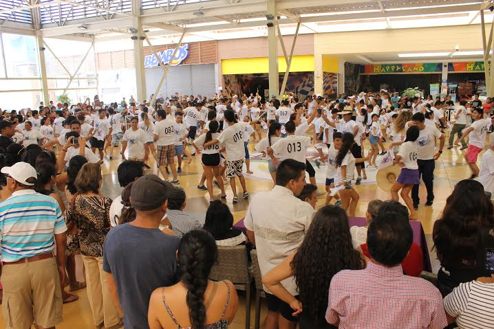 Más de un centenar de parejas participaron en  maratón “Marinera de Corazón”