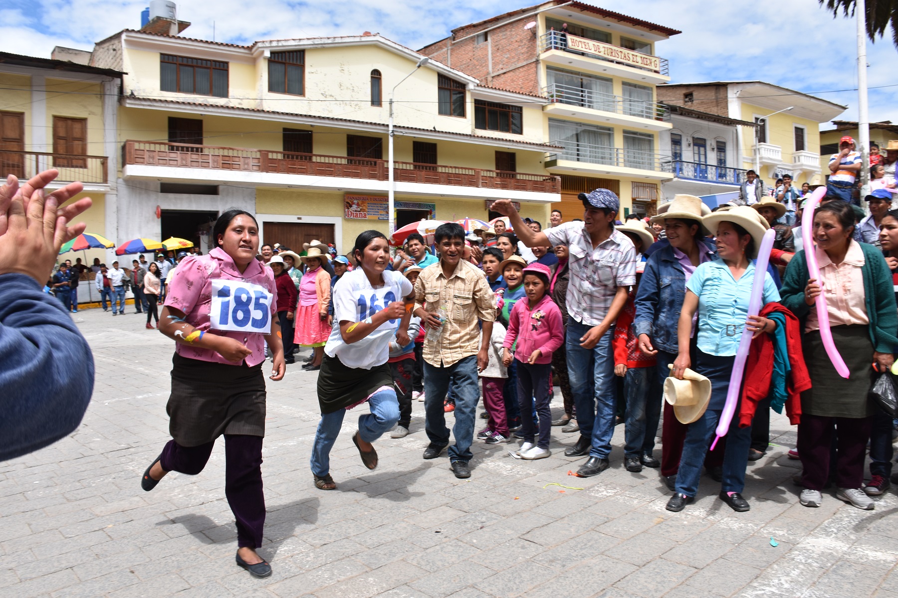 Otuzco: realizan primera maratón femenina por aniversario de la provincia