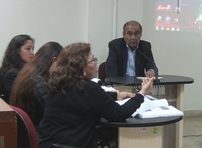 Allegados de Acuña se contradicen en juicio oral por "plata como cancha"