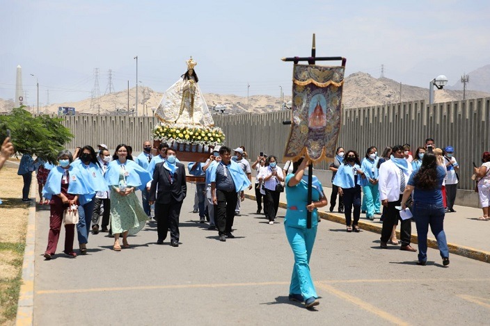 Trujillo: Hospital de Alta Complejidad de EsSalud realiza vigilia por la paz 