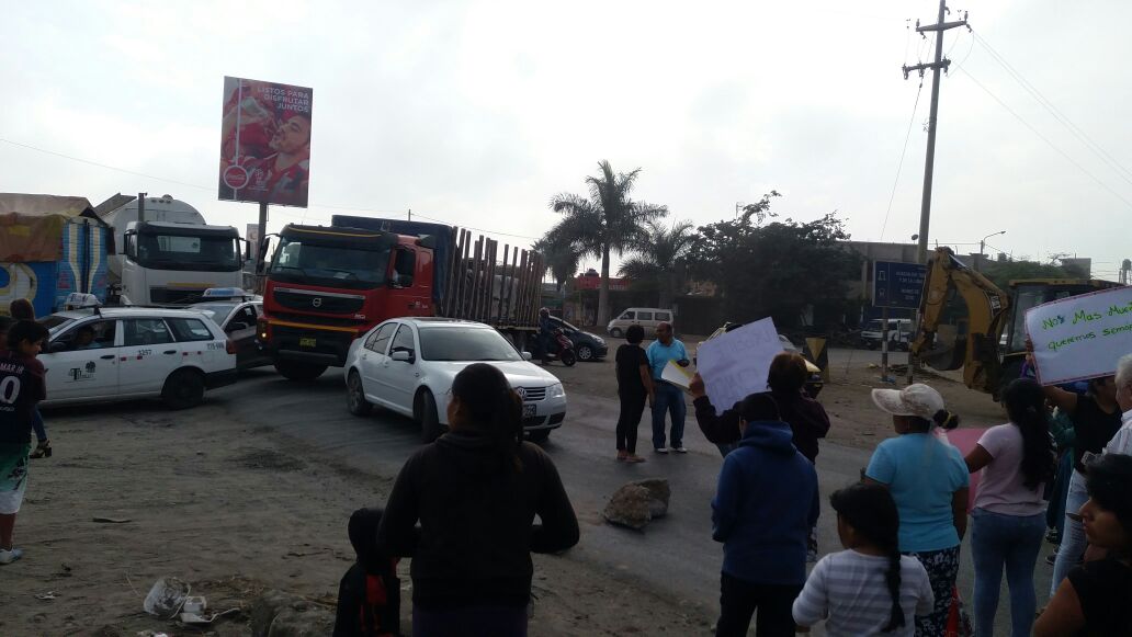 Moche: Bloquean carretera Industrial en protesta por incremento de accidentes de tránsito 