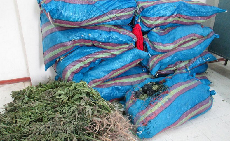 Intervienen a tres policías en Huamachuco por transportar 20 kilos de marihuana
