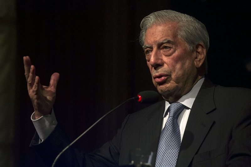 Vargas Llosa: “Martín Vizcarra hizo bien en disolver el Congreso”