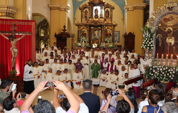 Más de 150 Sacerdotes renovaron sus promesas sacerdotales en Misa Crismal