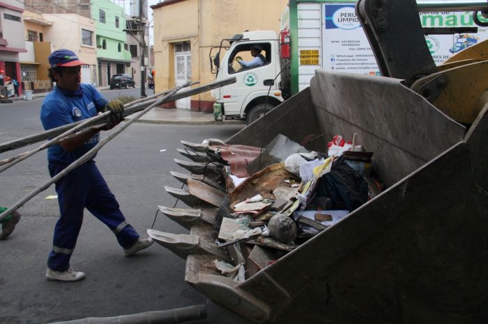 Trujillo: personal del Segat y maquinaria municipal erradicarán objetos inservibles 