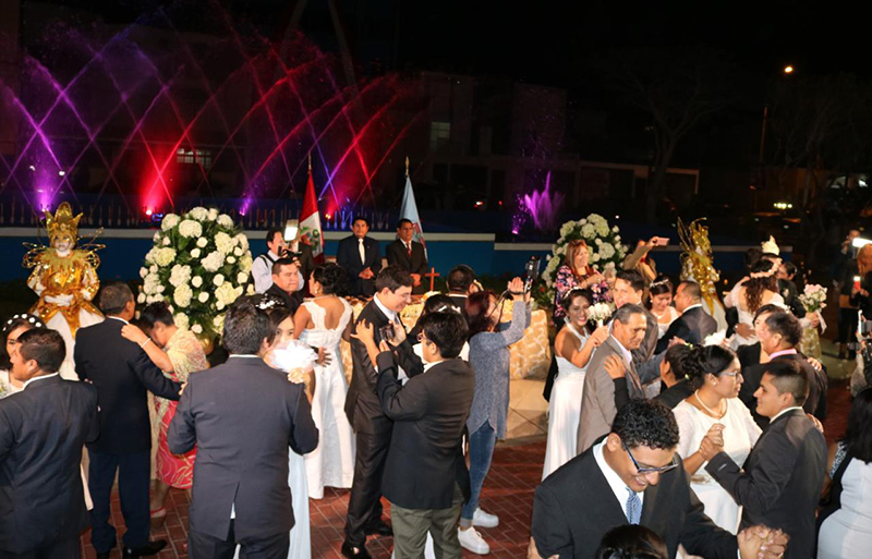 Víctor Larco:  60 parejas se dieron el sí en ceremonia en Paseo de las Aguas
