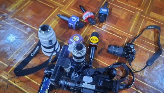 Dan nueva versión sobre exclusión a prensa nacional 