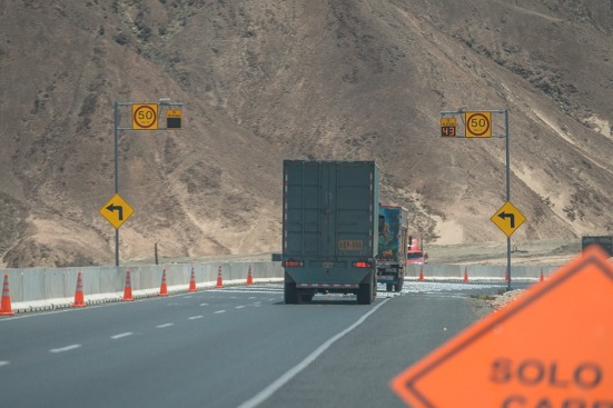 Aunor instala medidores de velocidad en la Panamericana Norte abastecidos con energía renovable