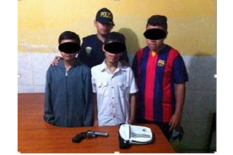 Menores asaltaban con réplica de revólver en Moche