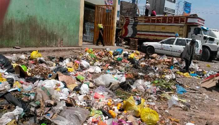 Concejo provincial podría cerrar La Hermelinda sino recoge su basura