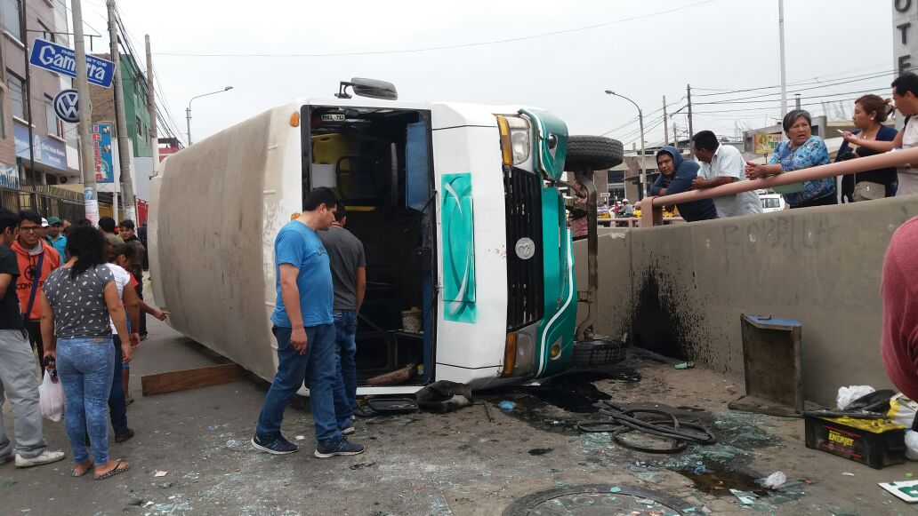 Trujillo: Catorce personas casi mueren en accidente de tránsito 