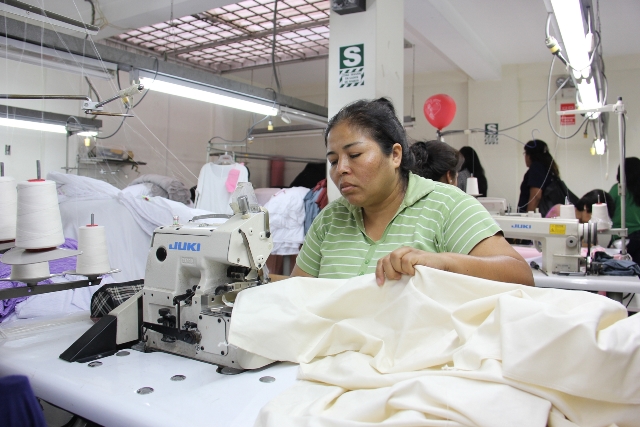 Más de 43 mil microempresarios generan economía social y empleo con créditos a la pequeña empresa