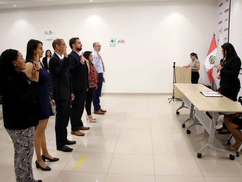 Trujillo: Seis extranjeros obtienen la nacionalidad peruana en emotiva ceremonia
