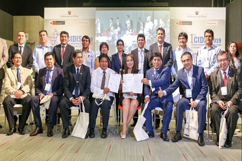 Midis y gobiernos regionales firman pacto para reducir pobreza al 18% al 2021