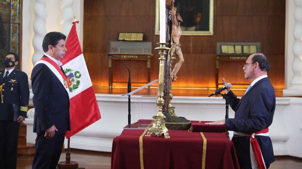 César Landa regresa a Cancillería tras un mes. También juró nueva ministra de Agricultura