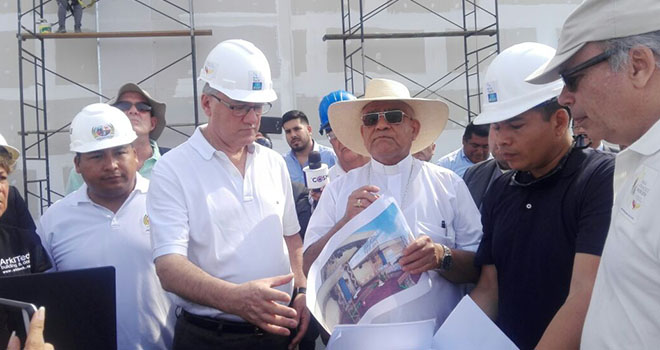 Ministro Alfonso Grados supervisa obras por visita del papa