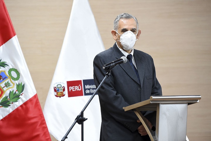 Ministro Francke presentará a bancadas del Congreso lineamientos de política económica