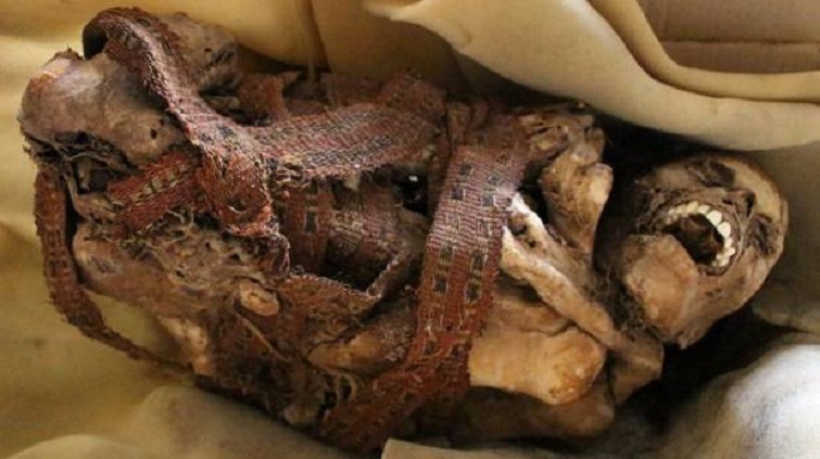 Hallan momia prehispánica frente al museo de Chan Chan