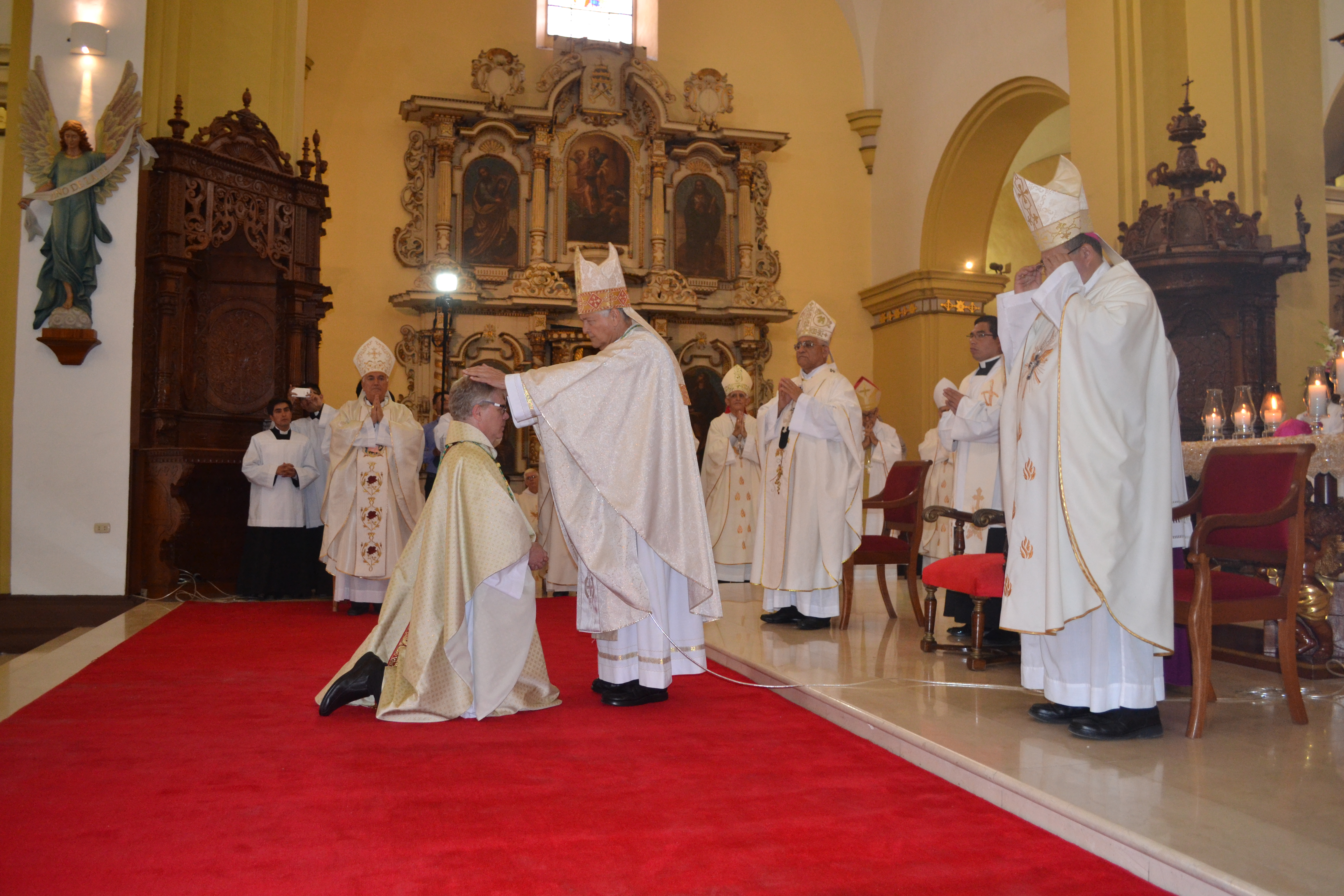 Monseñor Cabejos: "Iglesia Católica no puede ser intermediaria entre profesores y gobierno"