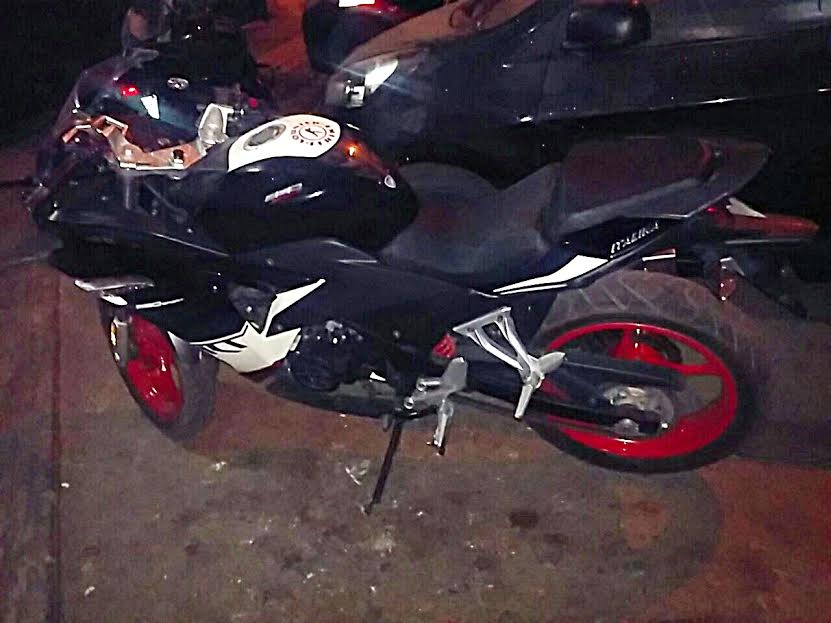 Detienen a dos sujetos sospechosos a bordo de una motocicleta sin placa en Covicorti