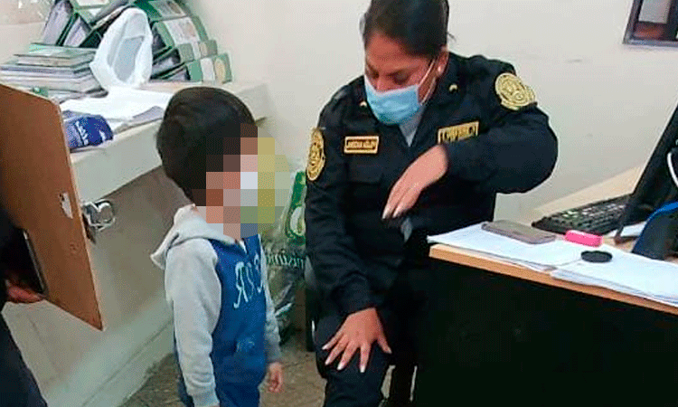 Trujillo: policía rescató a niño de 3 años que era encerrado en su vivienda mientras padres iban a trabajar