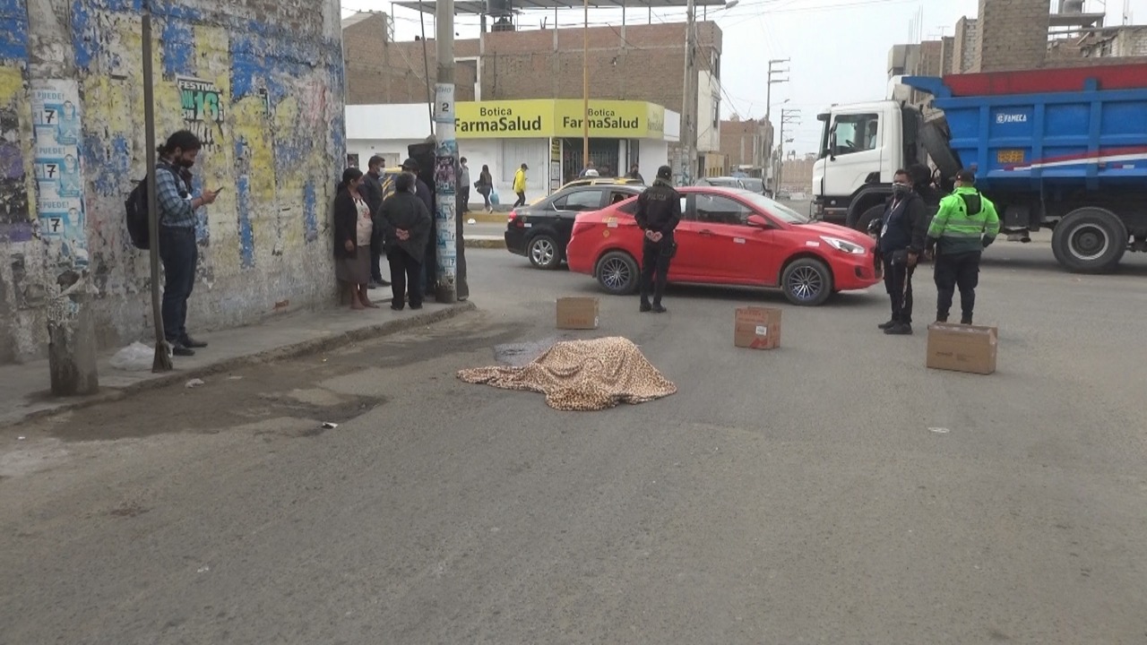 Volquete atropella y mata a hombre que trataba de cruzar la pista en Florencia de Mora