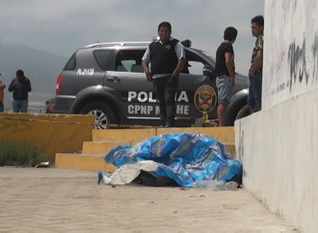 Hallan cadáver de obrero en plaza de Las Delicias