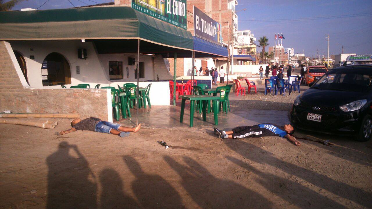 Sicarios asesinan a dos sujetos en un bar del balneario de Huanchaco