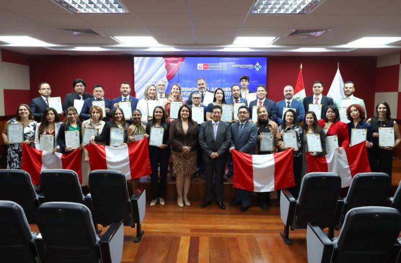 Migraciones realiza primeras ceremonias de nacionalización de 2026