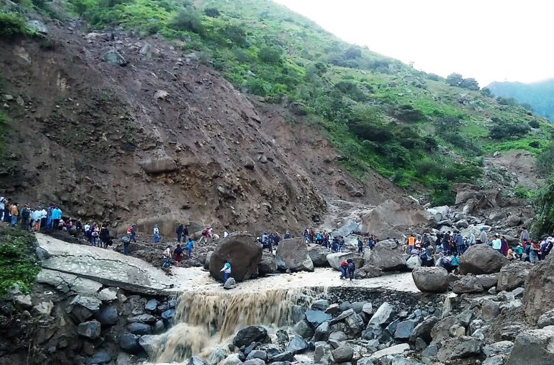 Mujer muere arrastrada por huaico en Otuzco