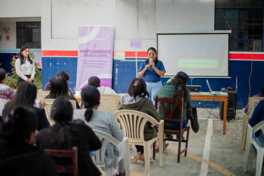 Becaria fundó organización a favor de la salud mental beneficiando a más de 1200 niños de bajos recursos