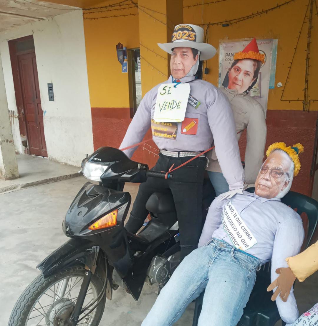 Piñatas de Castillo y Dina por año nuevo salen como "pan caliente"