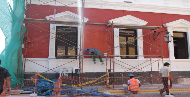 En una semana concluirá pintado de fachada del palacio municipal de Trujillo