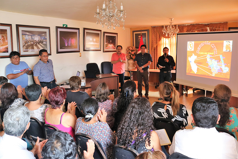 Experto capacita a vecinos ante anuncio de lluvias en Víctor Larco