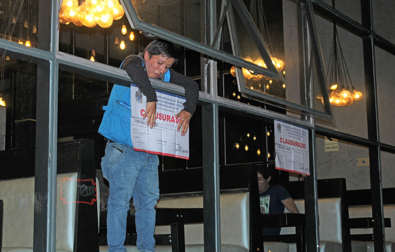 Municipio de Trujillo cierra Rokys y Chicken King por insalubres