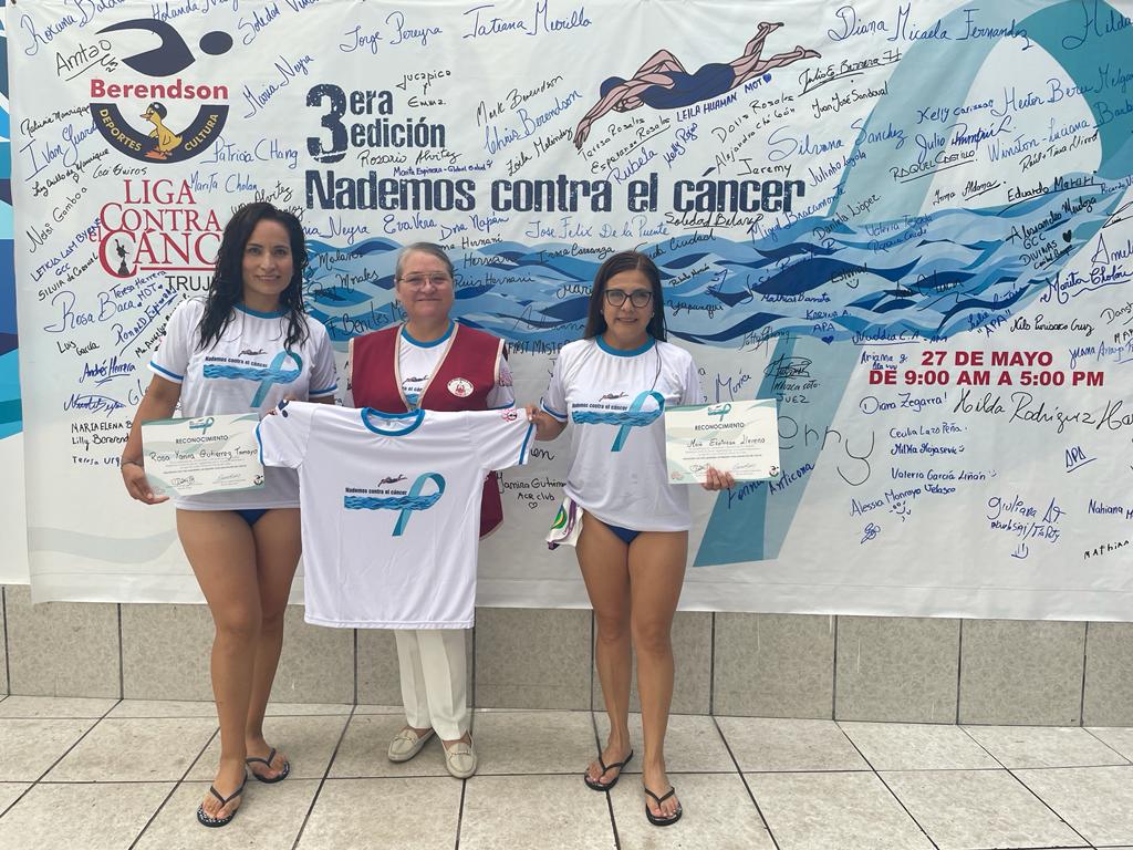 Nadadores apoyan en la recolección de fondos para pacientes con cáncer en Trujillo