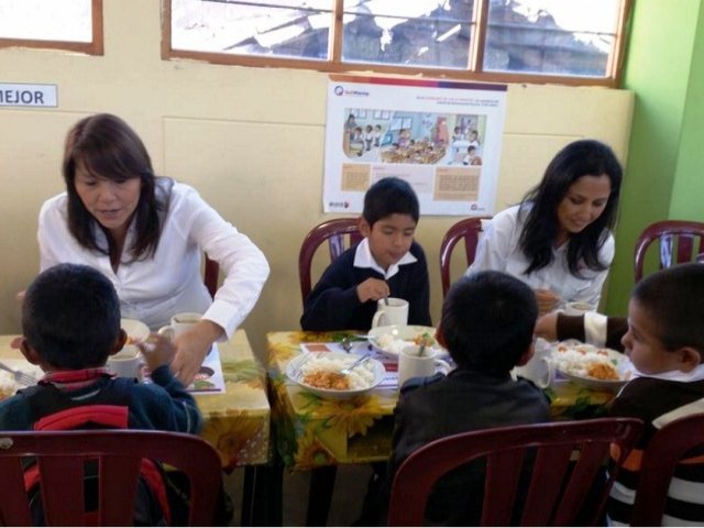 Primera dama y ministra Bustamante iniciaron el año escolar en Otuzco