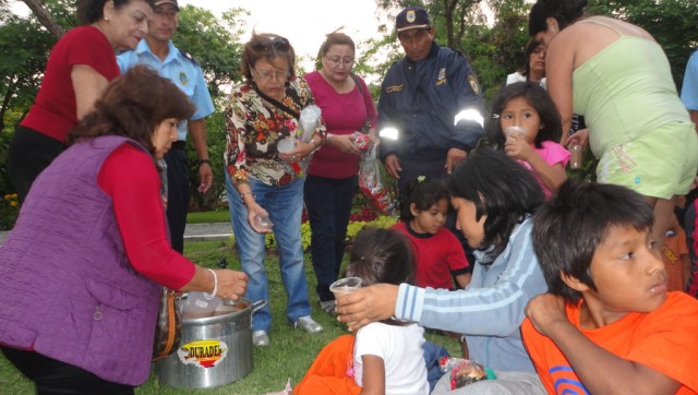 SUAT llevó chocolatada y regalos a niños de Salaverry