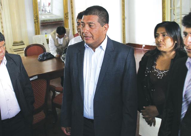 Electo alcalde de Virú habría presentado certificados de estudios falsos para postularse