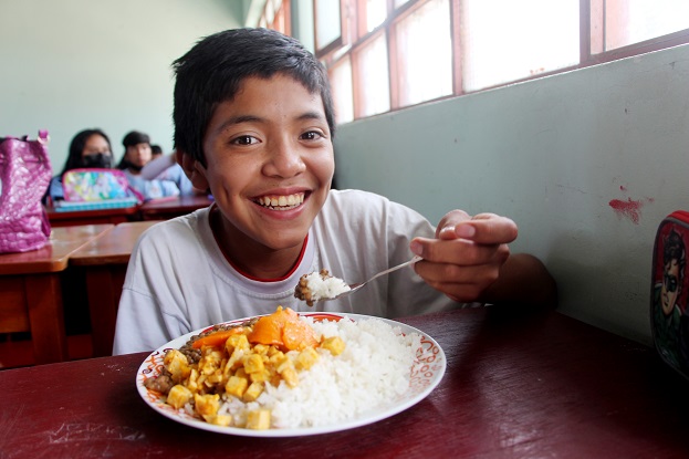 Arroz fortificado enriquece con hierro y minerales la dieta escolar
