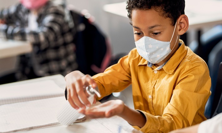 Cuidados y riesgos que debes tomar en cuenta ante el uso opcional de mascarillas en colegios 