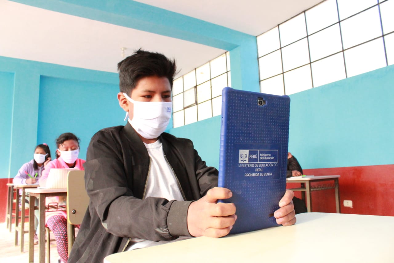 Más de 2000 alumnos de la sierra liberteña regresan a clases presenciales y semipresenciales