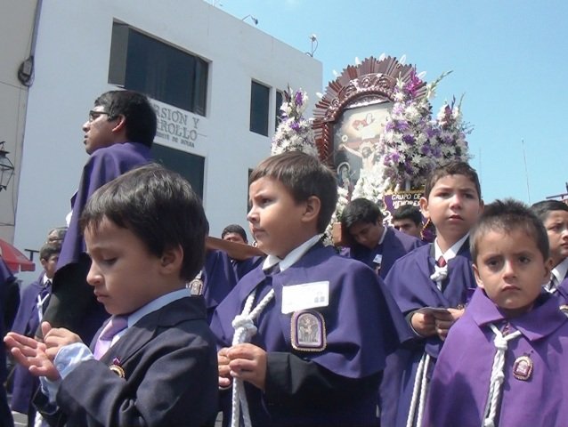 Trujillo: "Niños crean innovadora procesión del Señor de los Milagros vía redes sociales"