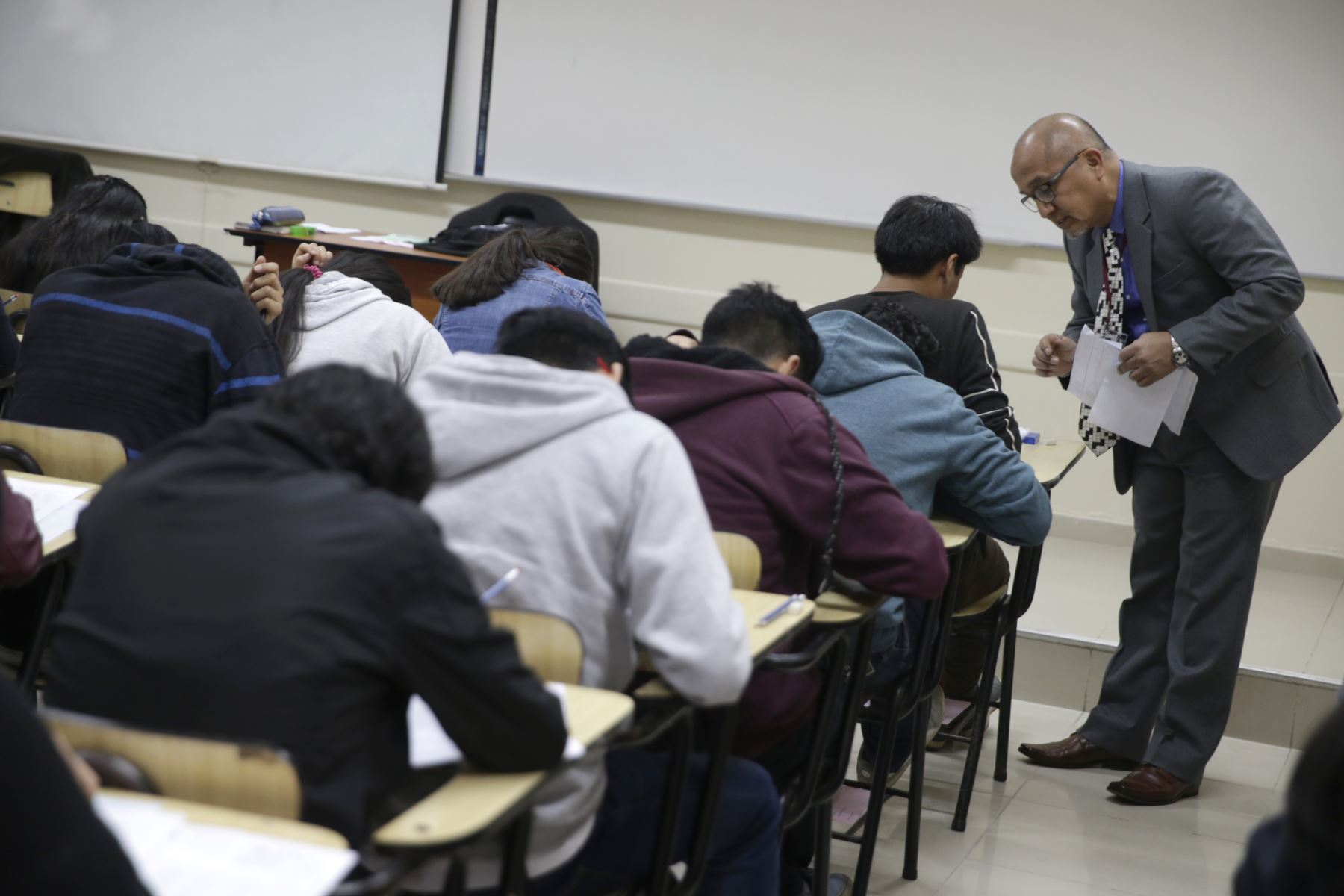 Aprueban nombramiento automático de docentes mella reforma magisterial