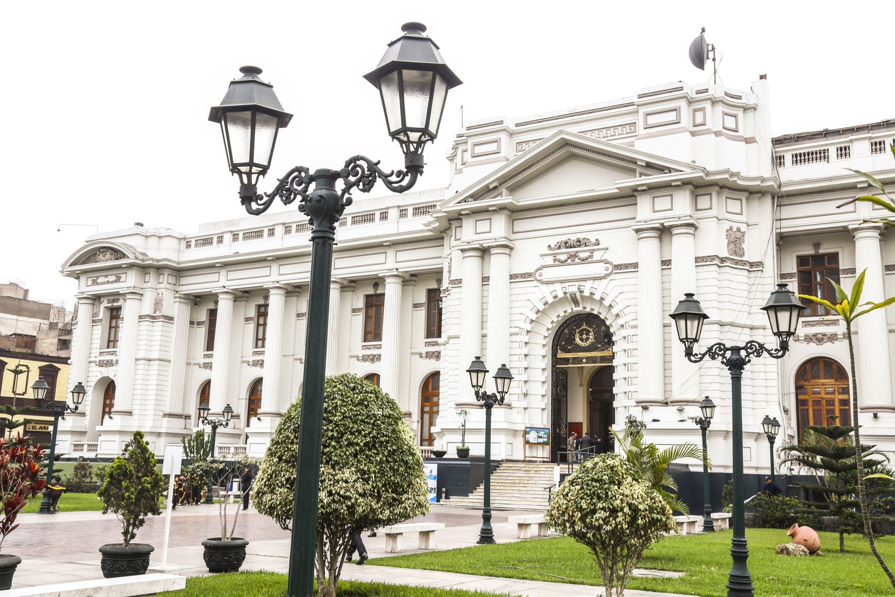 Congreso desmiente que vaya a ver dictamen sobre  autos Tico operen como taxis