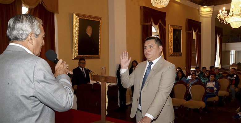 Trujillo: Eduardo Díaz juramentó como nuevo regidor de la MPT