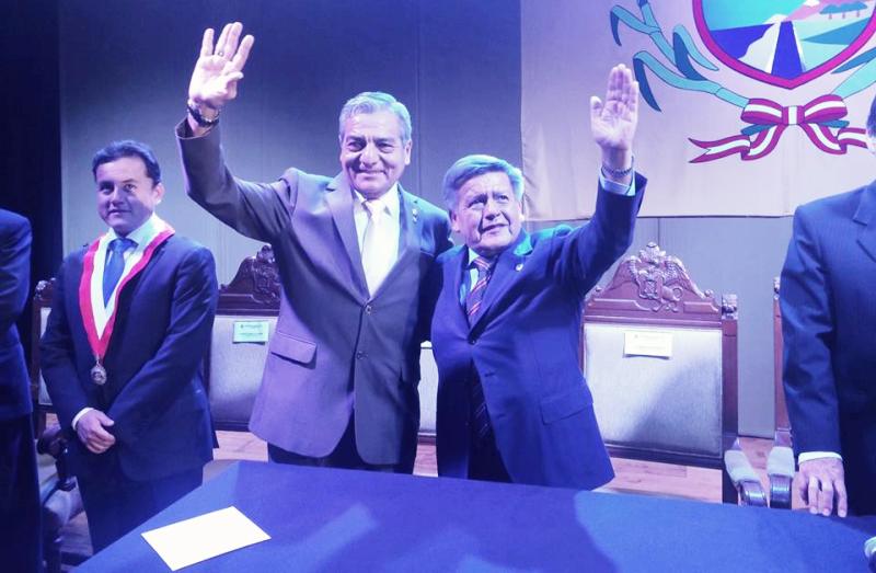 Juraron a sus cargos Elidio Espinoza y César Acuña y prometieron trabajo coordinado